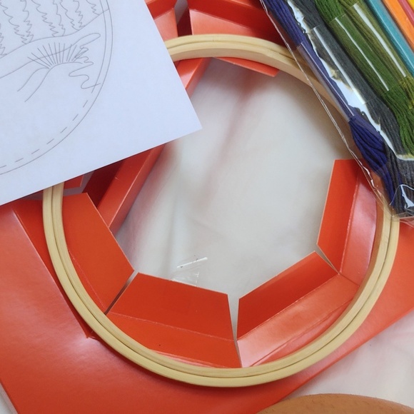 Bob Ross Embroidery Sewing Kit / Bob Ross Embroidery Designs / Complete Kit - Picture 12 of 12